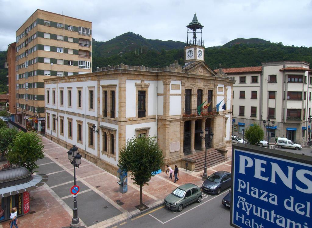 Hotel Pensión Plaza del Ayuntamiento Onís Exterior foto