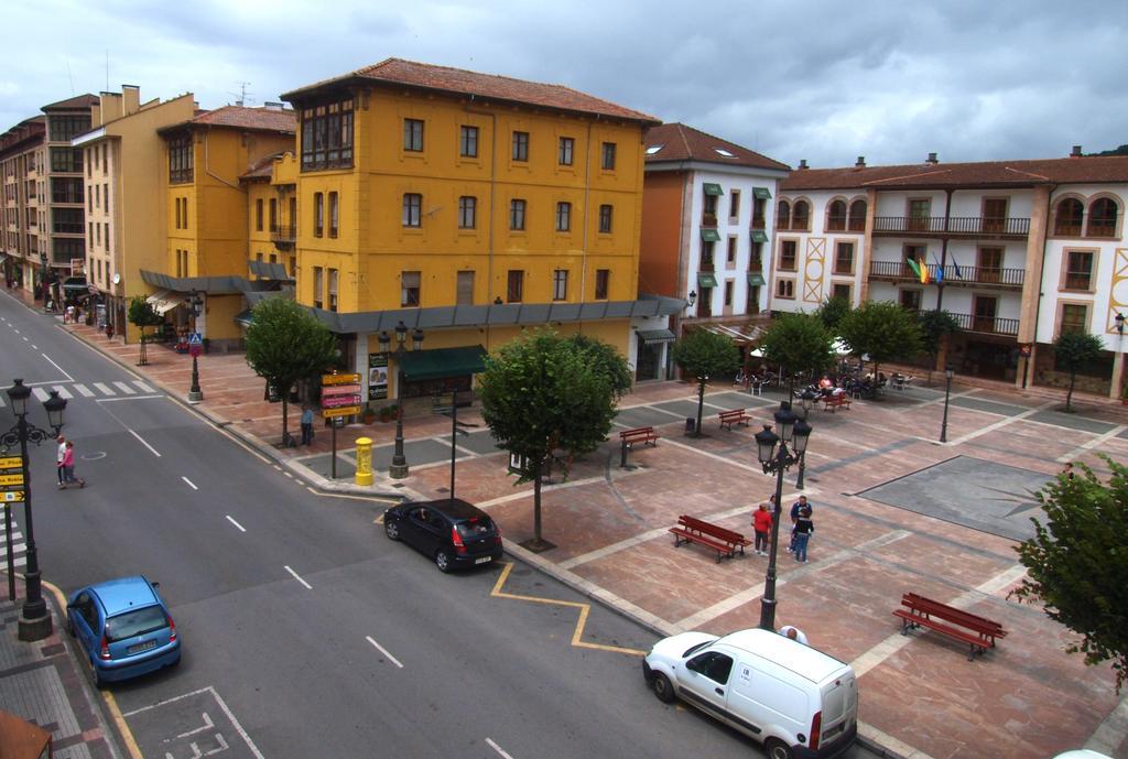 Hotel Pensión Plaza del Ayuntamiento Onís Exterior foto